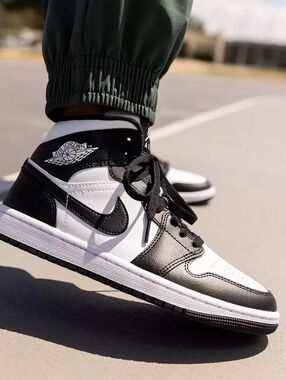 Nike Air Jordan 1 Mid Women's Shoes Black White Size 7.5